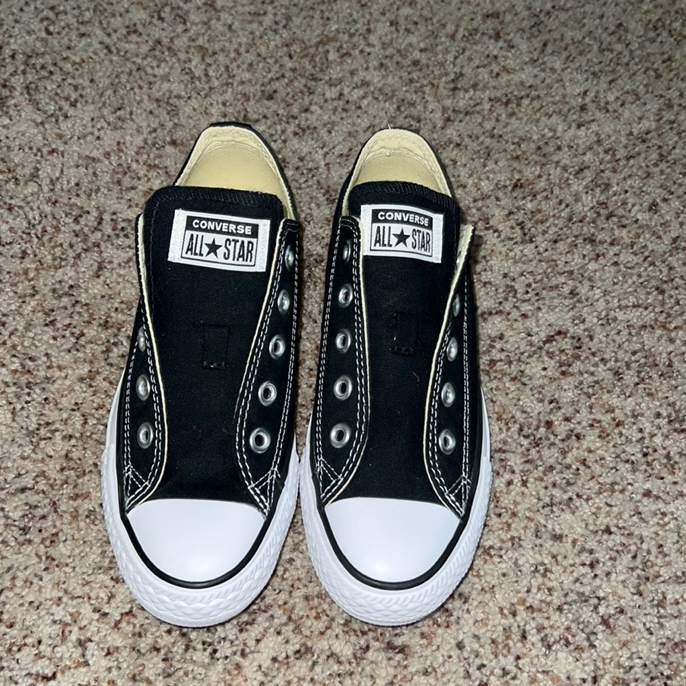 brand new black converse, size 6, no shoelaces, never been worn